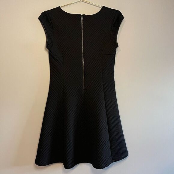 Adrienne Vittadini Cap Sleeve Textured Fit & Flare Dress in Black | SZ 6 - Picture 3 of 9